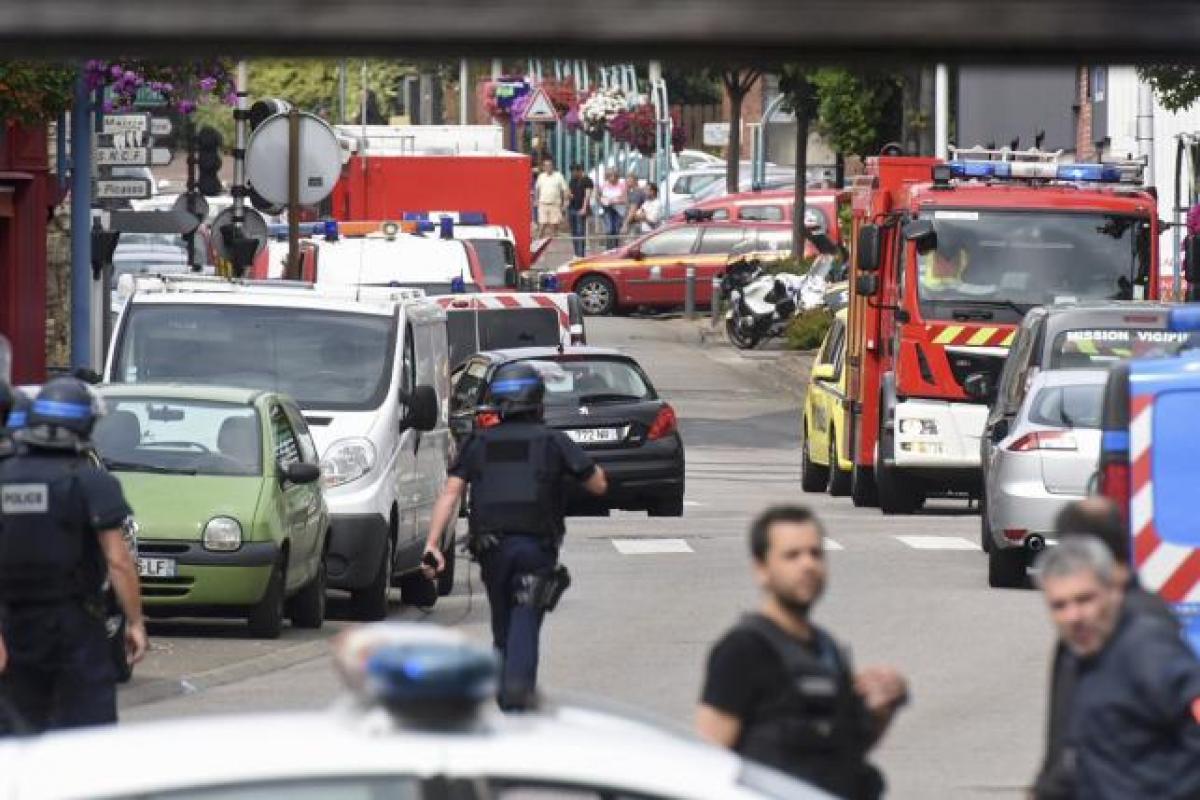 Knife wielding attackers interrupt French church service, slit priests throat